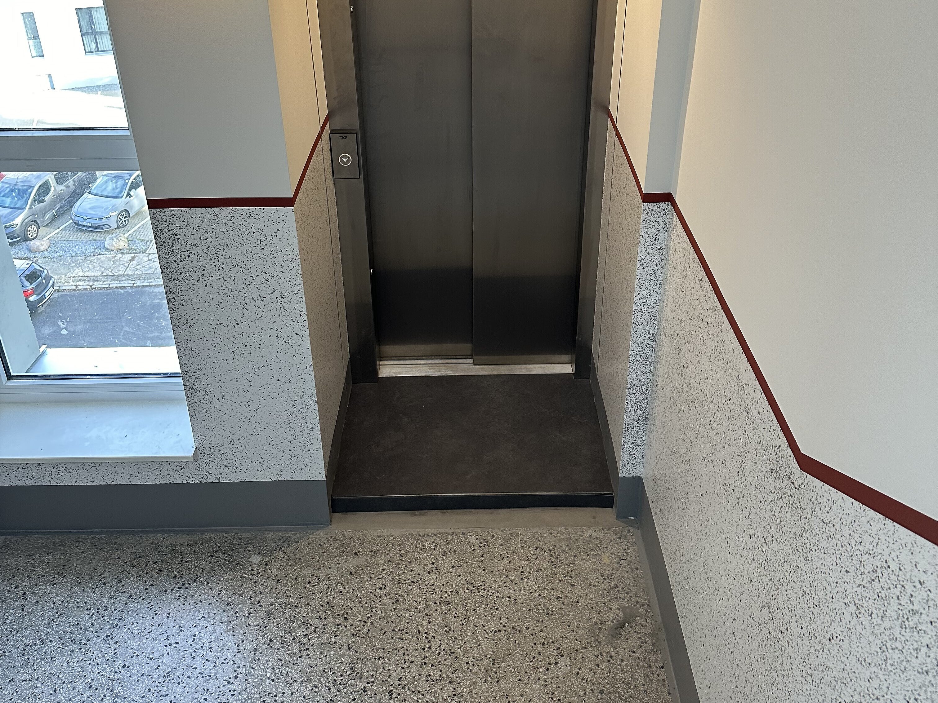 Aufzug im inneren des durch AIP Görlitz sanierten Wohnblocks auf der Adolph-Kolping-Str. 11-29 in Bautzen