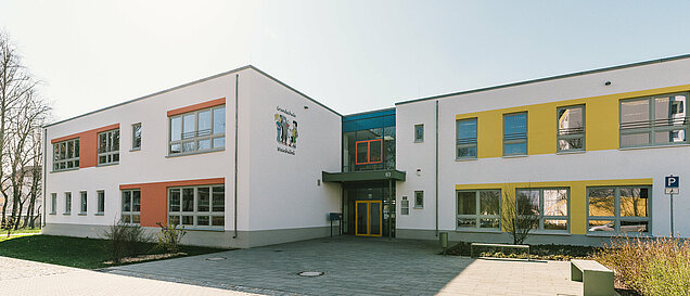 Von der Lausitzer Architekturfirma AIP Görlitz erbaute Grundschule Weinhübel
