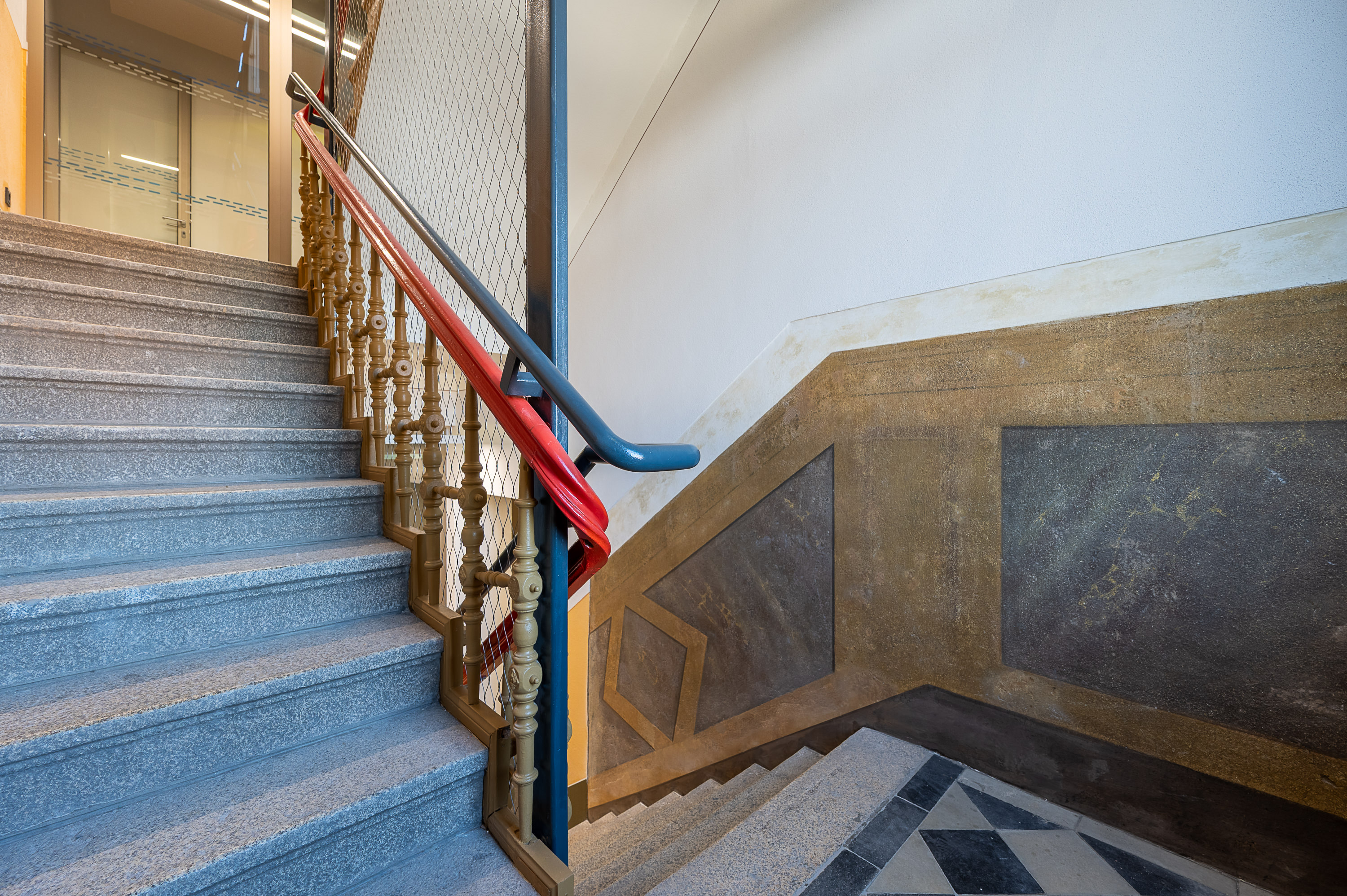 Treppenhaus des durch AIP erweiterten Görlitzer Landratsamtes