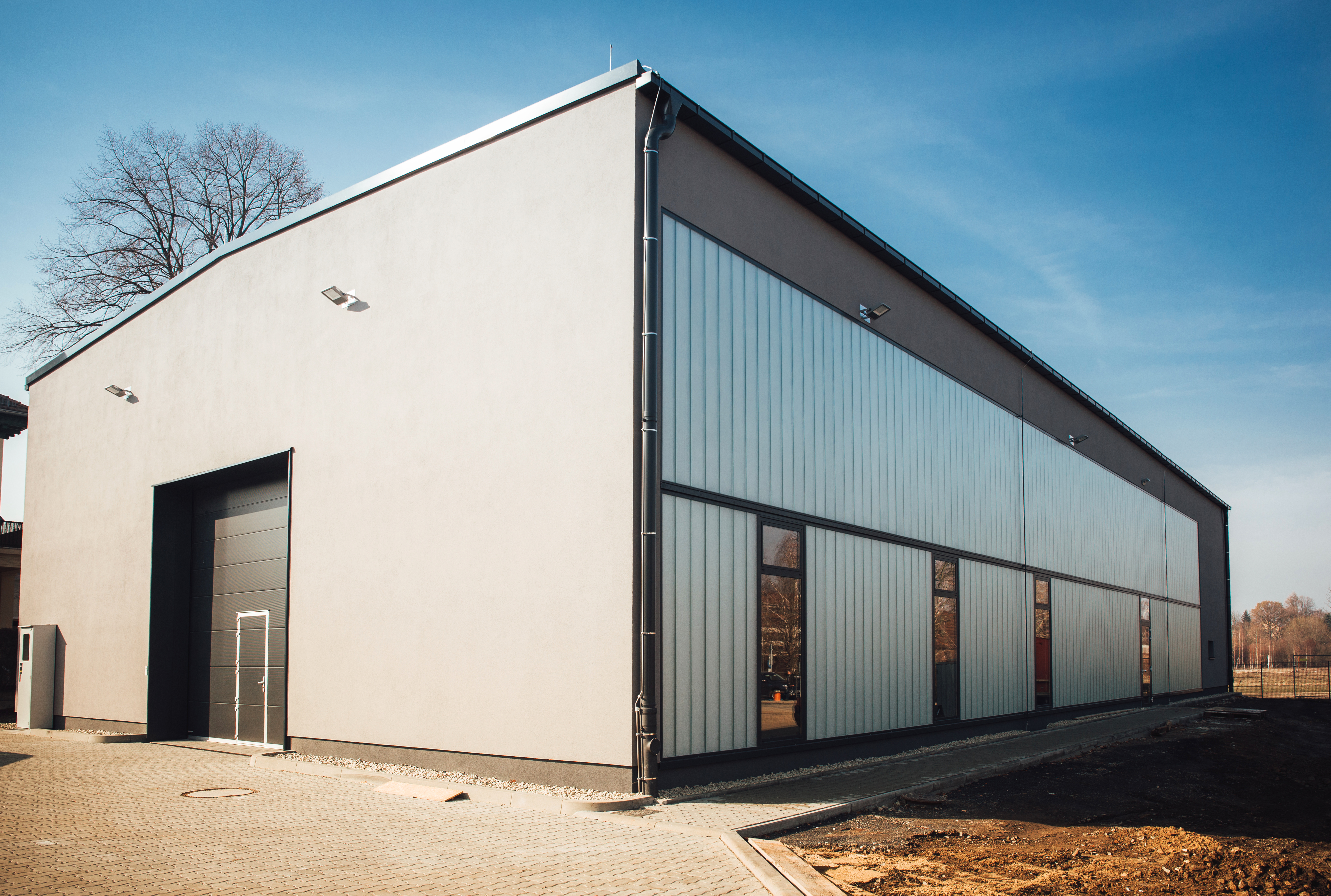 Profilglasfassade am Neubau des Forschungstechnikums LaNDER in Zittau als Projekt des Architekturbüros AIP Görlitz 