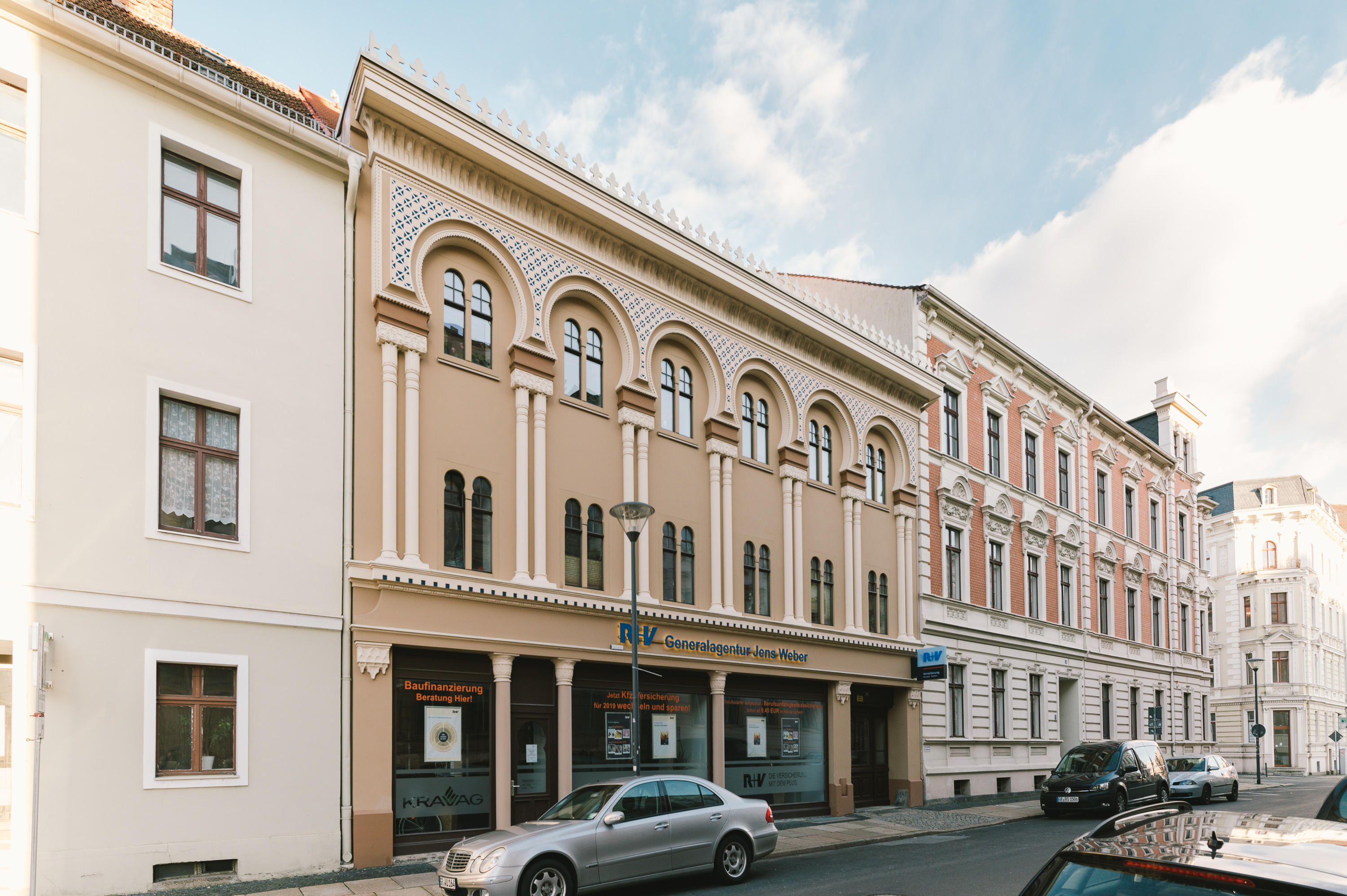 Industrieglasfenster mit Rundbogen an modernisiertem Wohn- und Geschäftshaus in Görlitz als Projekt des Lausitzer Architekturbüros AIP in Görlitz 