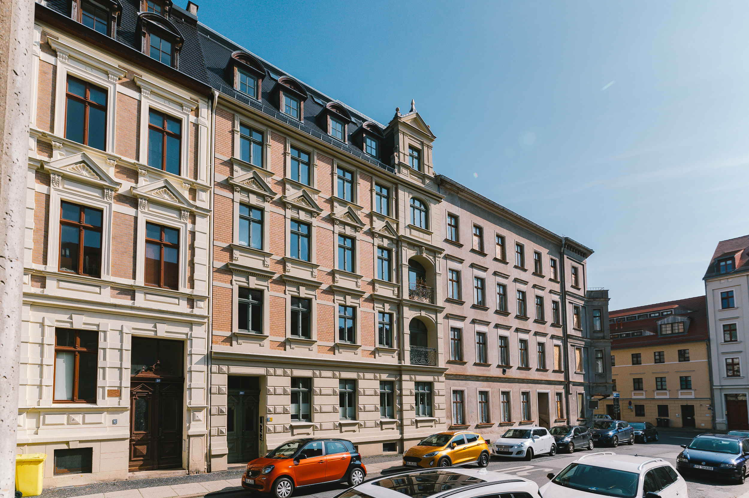 Gründerzeitfassade nach der Modernisierung eines denkmalgeschützten Wohngebäudes in Görlitz als Projekt des Architekturbüros AIP aus der Lausitz