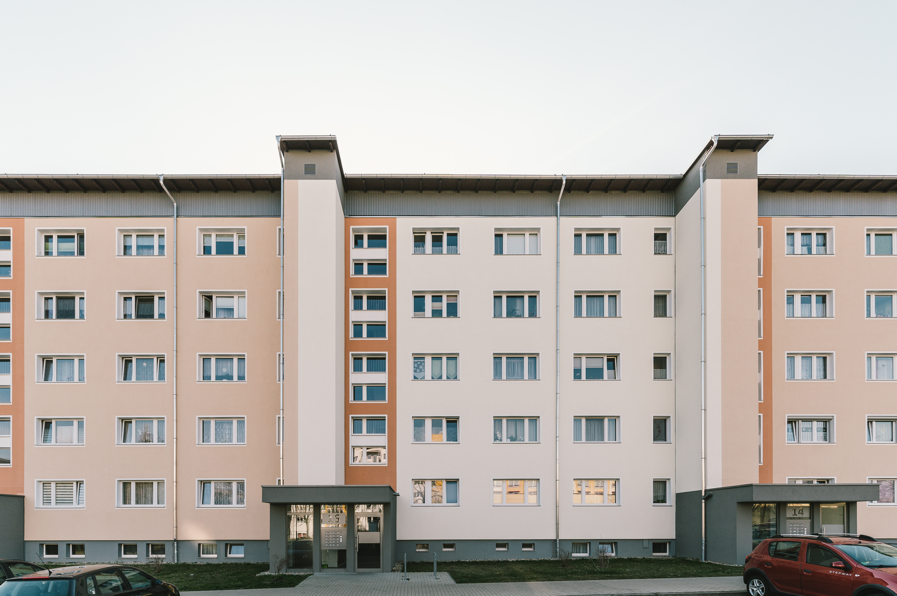 Neue Aufzugsanlagen nach der energetischen Sanierung und Modernisierung eines Wohngebäudes in Görlitz als vom Lausitzer Architekturbüro AIP Görlitz durchgeführtes Projekt