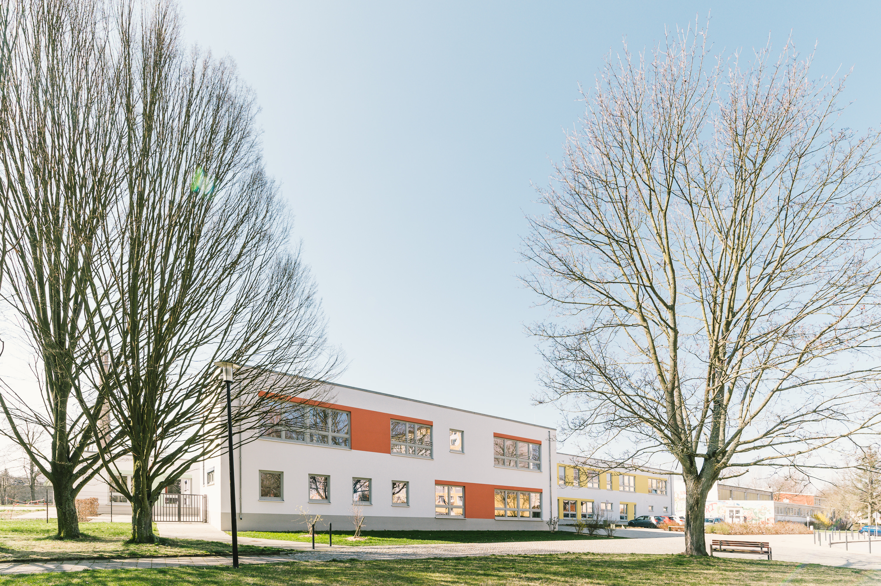 Schulhof der Weinhübel Grundschule in Görlitz als Projekt des Lausitzer Architekturbüros AIP aus Görlitz
